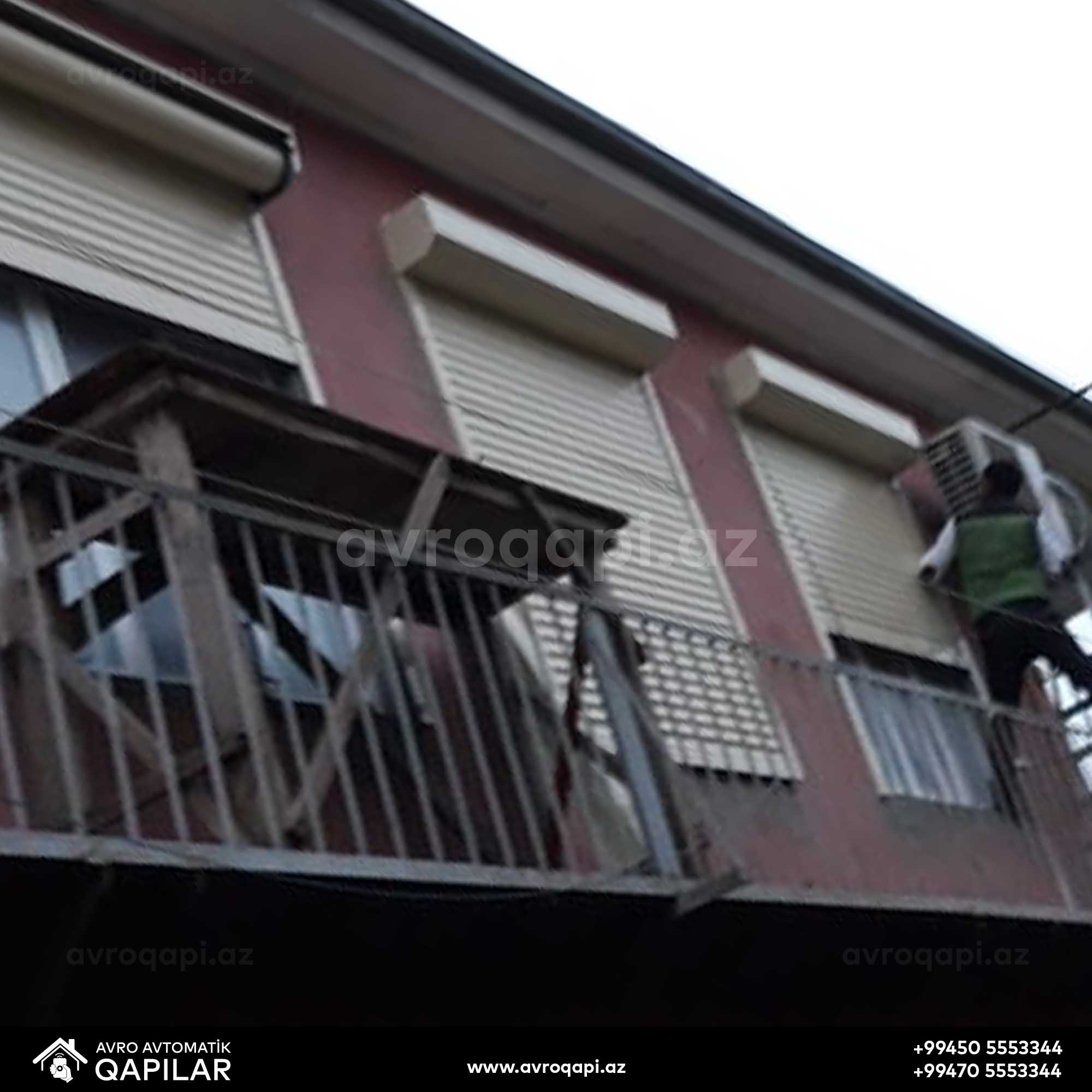 Kürdəmir rayonu. Ev pəncərələrinə jalüz sistemli  örtüyün quraşdırılması.